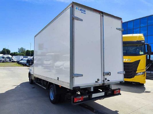 Vehicle image 4 / 10