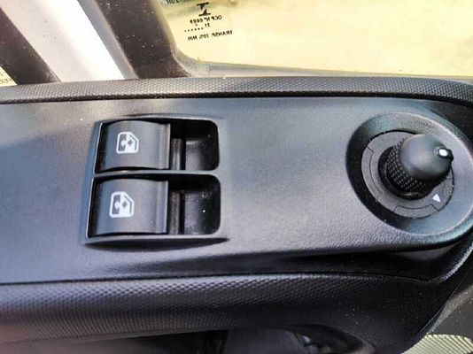 Vehicle image 9 / 10