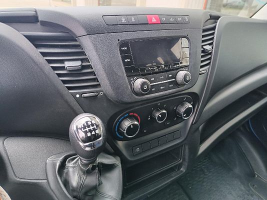 Vehicle image 10 / 10