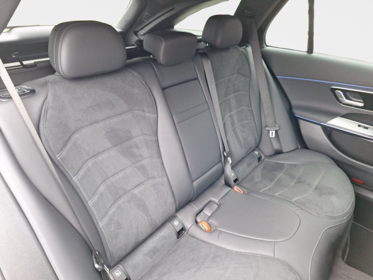 Mercedes-Benz E-Klasse – Bild 17
