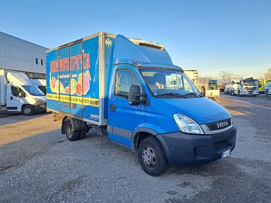 Vehicle image 2 / 16