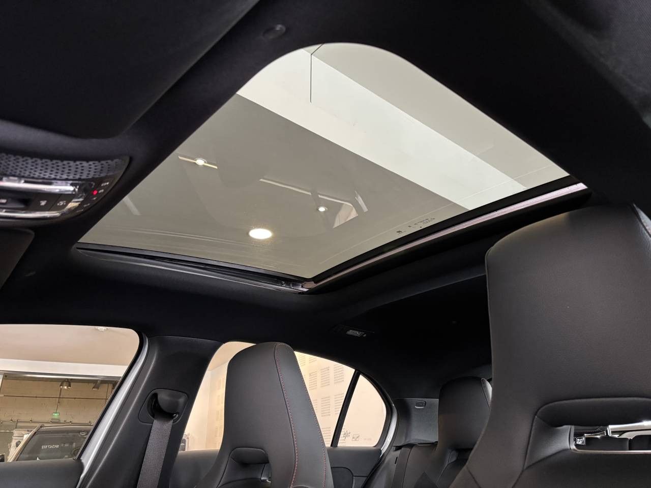 Photo du v&eacute;hicule 14 / 18