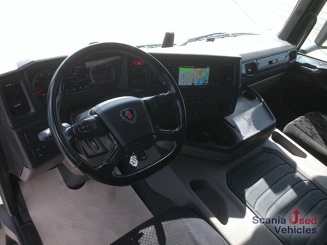 Vehicle image 9 / 20
