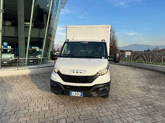 Vehicle image 2 / 13