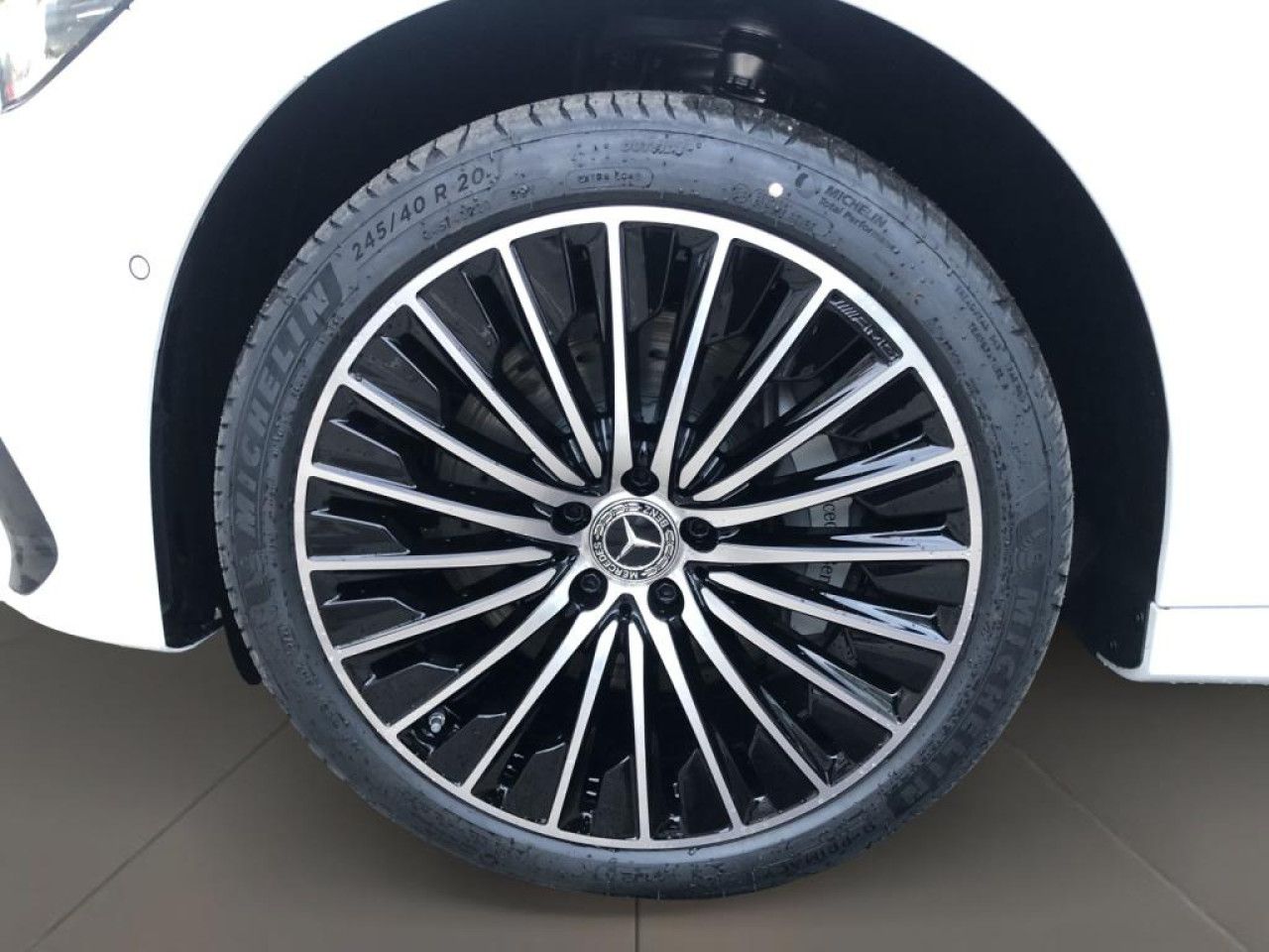 Mercedes-Benz E-Klasse – Bild 8