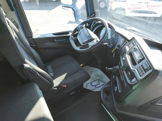 Vehicle image 12 / 15