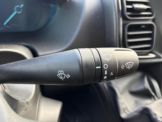 Vehicle image 10 / 13