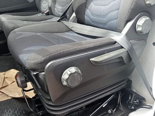 Vehicle image 5 / 8