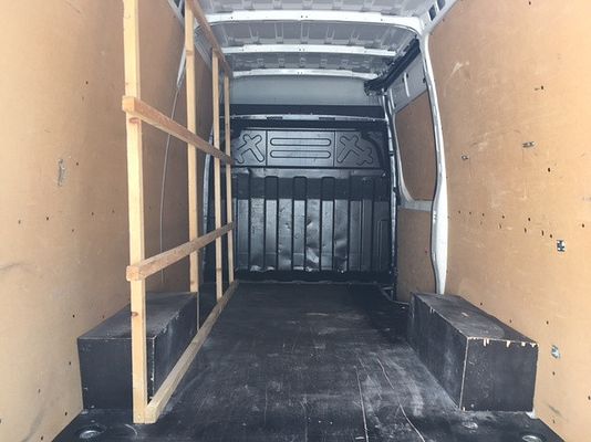 Vehicle image 7 / 9
