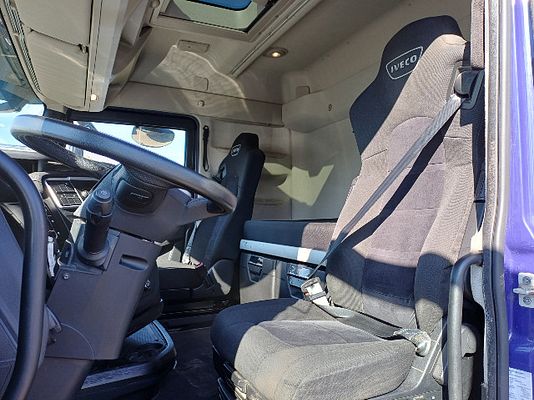 Vehicle image 12 / 15