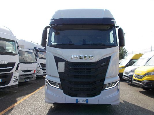 Vehicle image 2 / 10