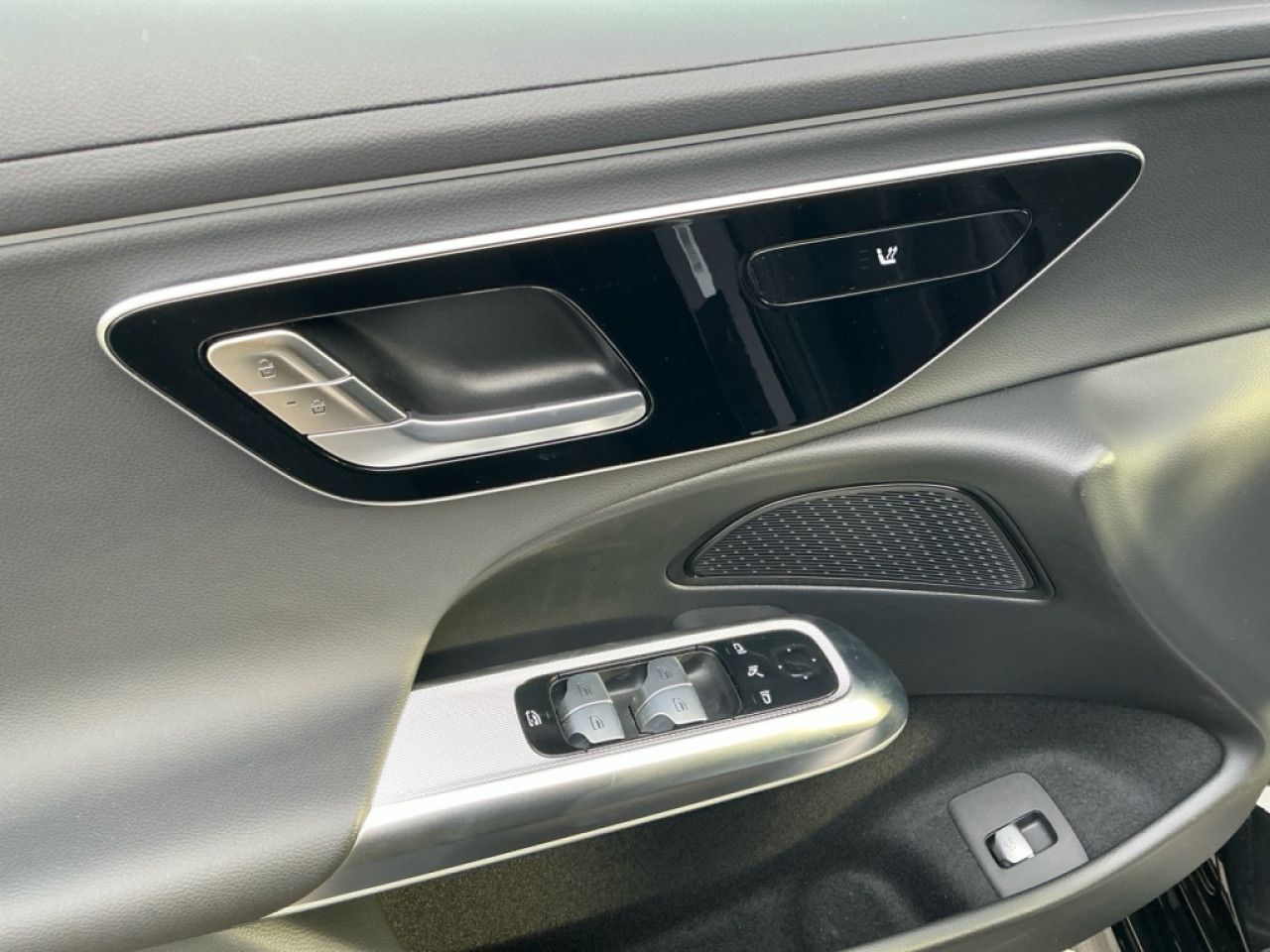 Mercedes-Benz E-Klasse – Bild 9