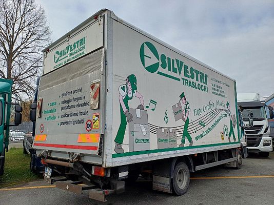 Vehicle image 3 / 9