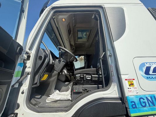 Vehicle image 5 / 13
