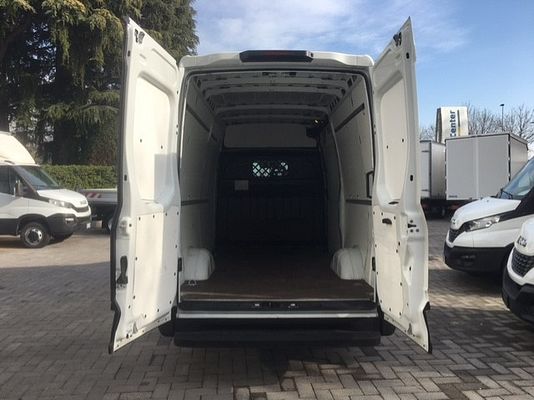Vehicle image 7 / 10