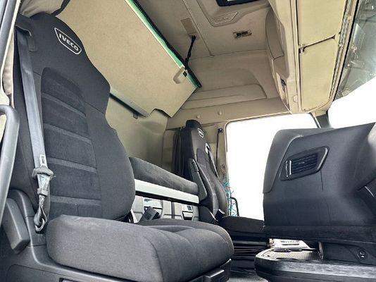 Vehicle image 4 / 16