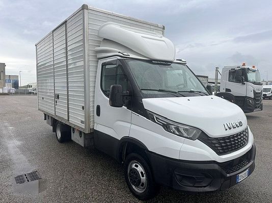 Vehicle image 3 / 20
