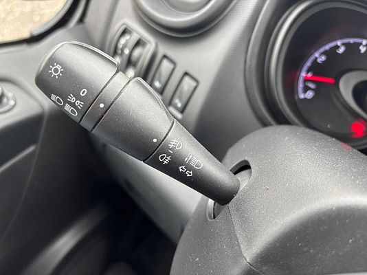 Vehicle image 10 / 14