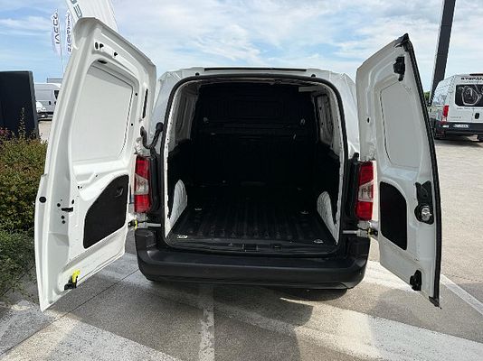 Vehicle image 15 / 16