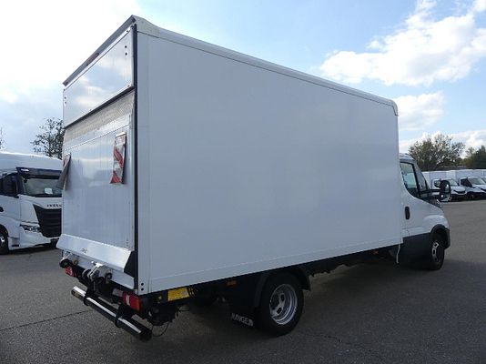 Vehicle image 4 / 7