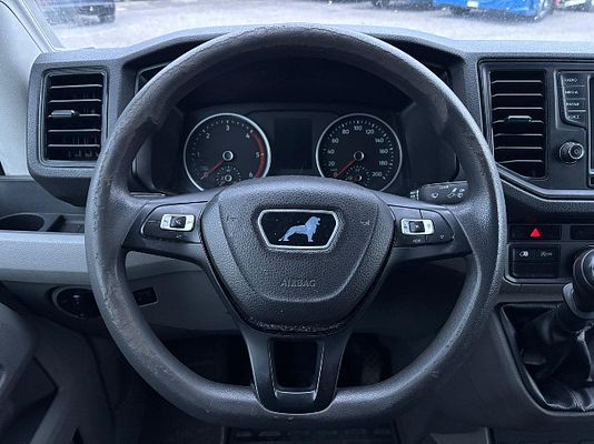 Vehicle image 9 / 13