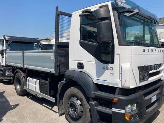 Vehicle image 2 / 5