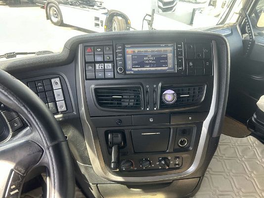 Vehicle image 13 / 14
