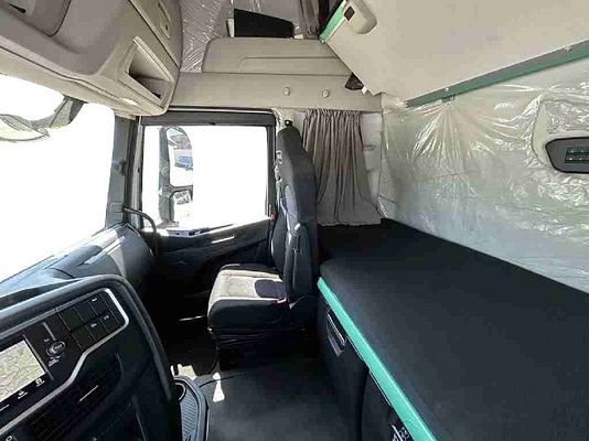 Vehicle image 10 / 17