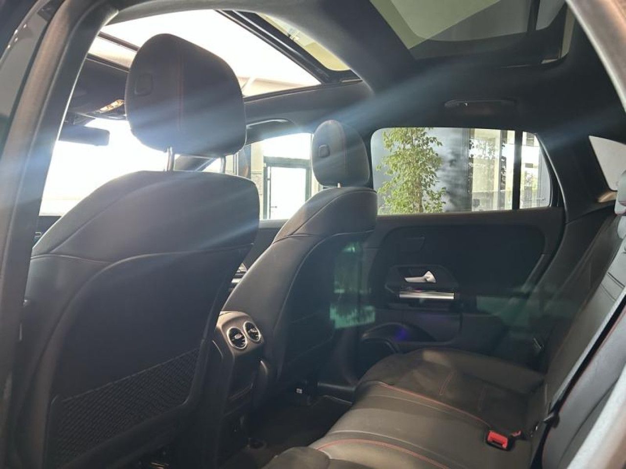 Photo du v&eacute;hicule 18 / 18