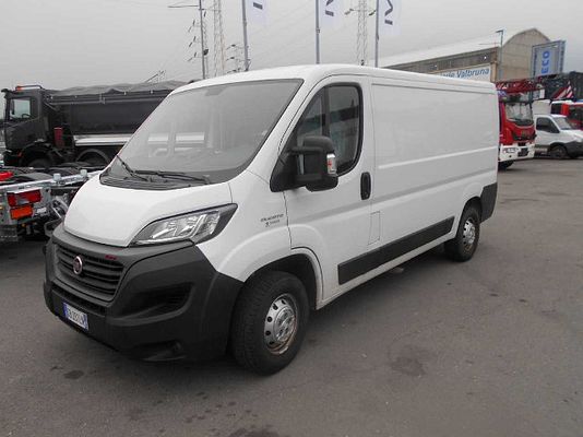 Vehicle image 1 / 10
