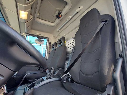 Vehicle image 4 / 4