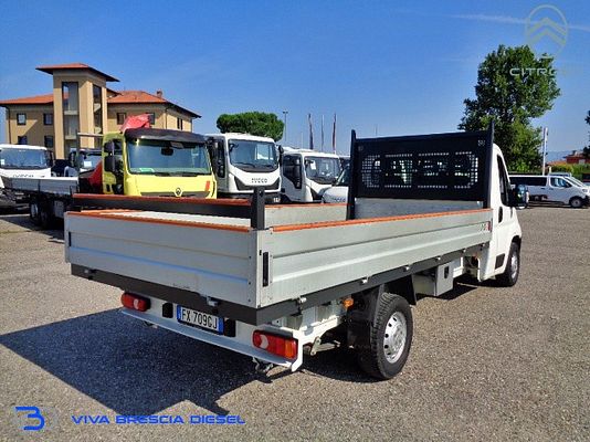 Vehicle image 7 / 14