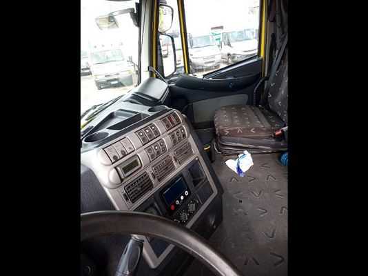 Vehicle image 8 / 17