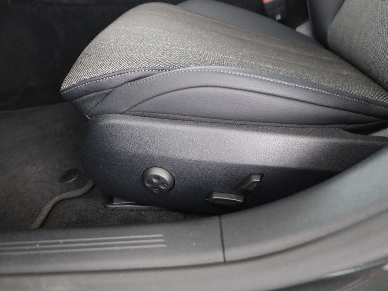 Mercedes-Benz E-Klasse – Bild 17