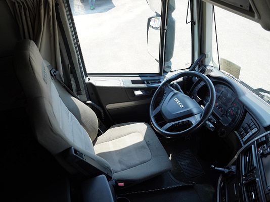 Vehicle image 11 / 15