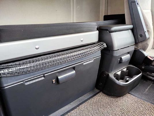 Vehicle image 9 / 16