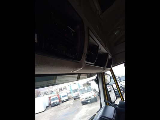 Vehicle image 9 / 17