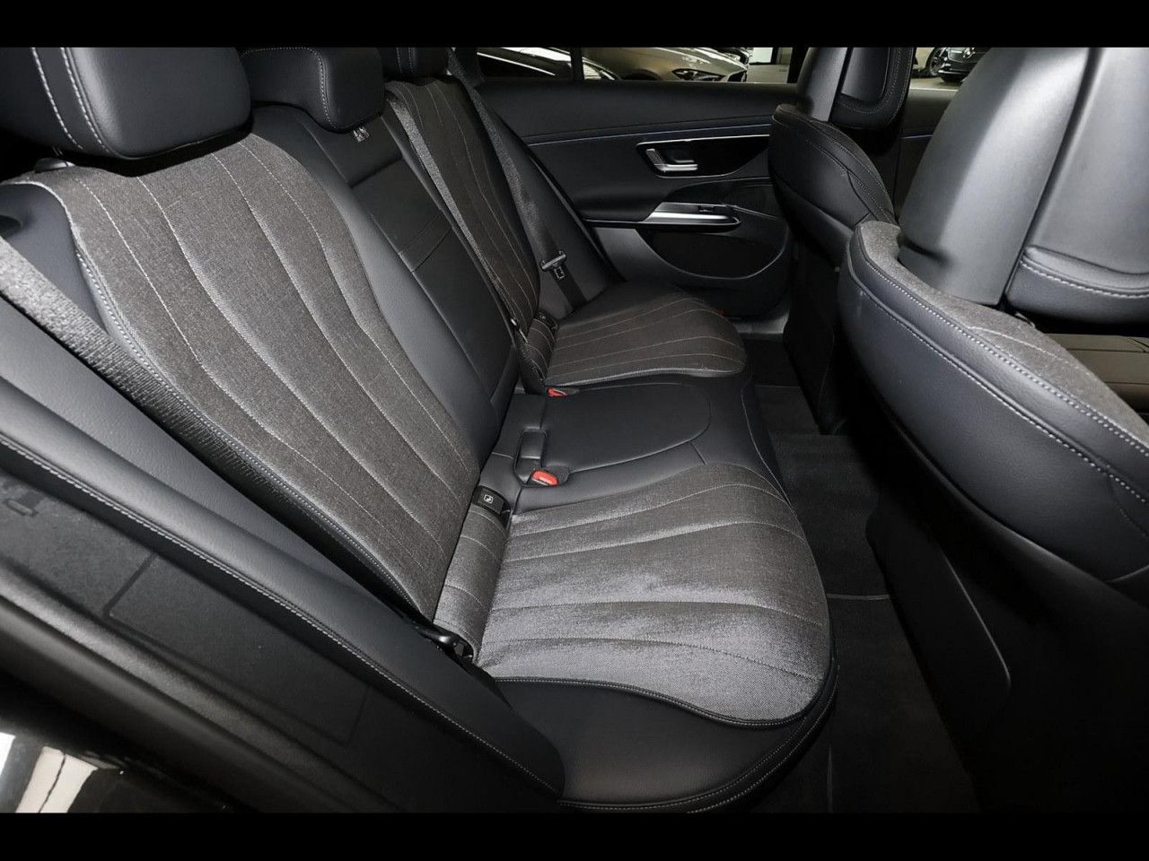 Mercedes-Benz E-Klasse – Bild 7
