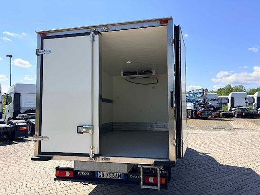 Vehicle image 6 / 13