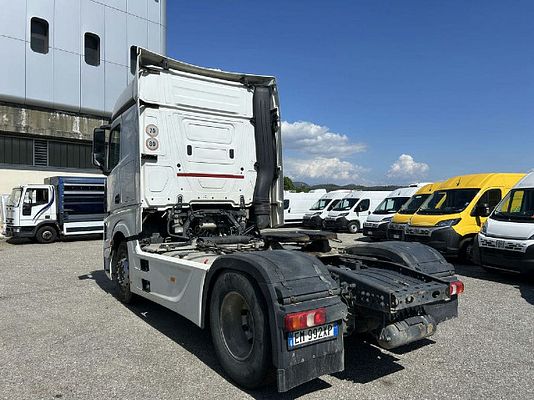 Vehicle image 10 / 15