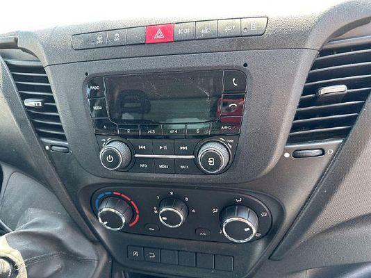 Vehicle image 14 / 15