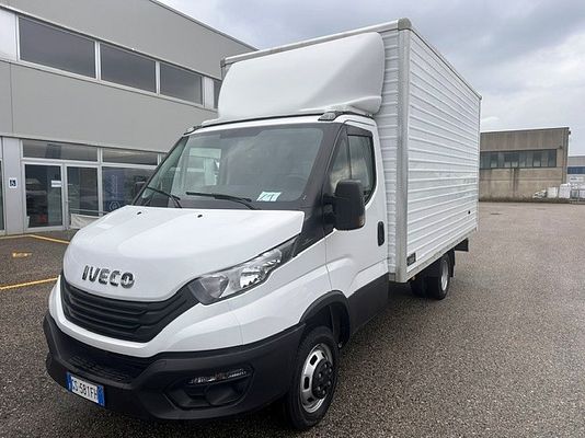 Vehicle image 1 / 18