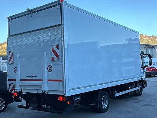 Vehicle image 2 / 5