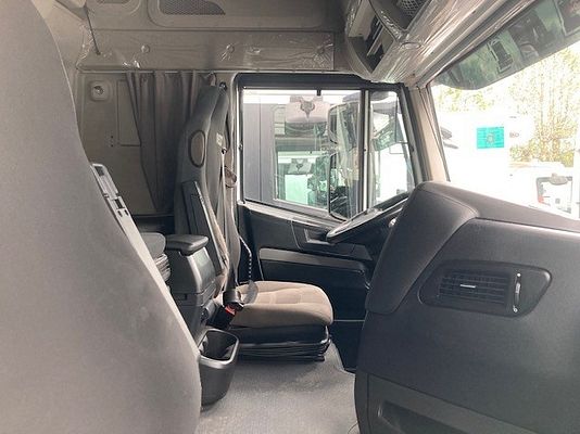 Vehicle image 2 / 3
