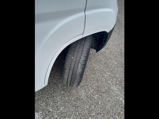 Vehicle image 15 / 21