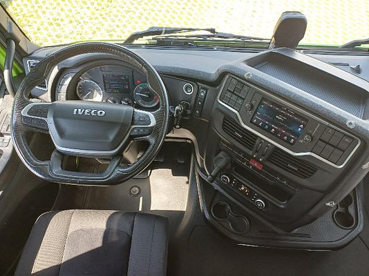 Vehicle image 11 / 16