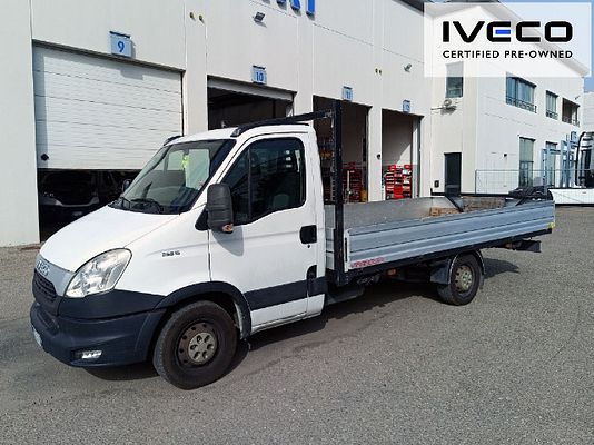 Vehicle image 1 / 8