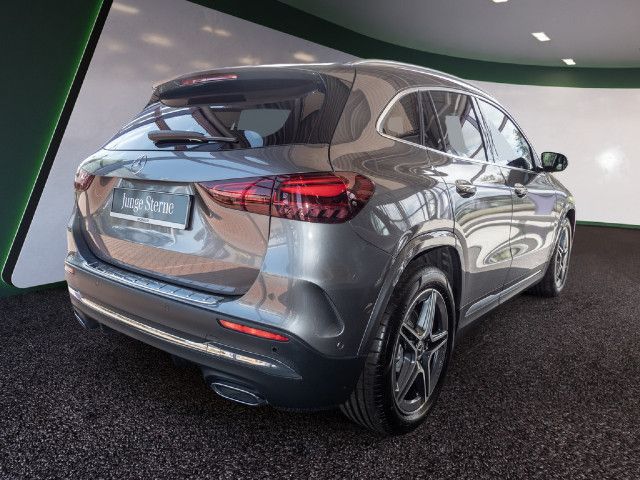 Mercedes-Benz GLA 220