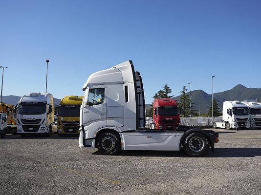 Vehicle image 7 / 12