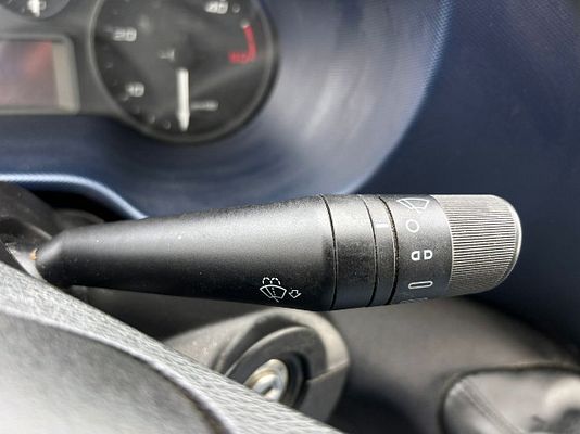 Vehicle image 11 / 15